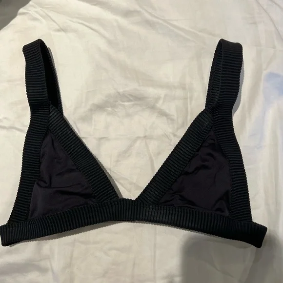 Frankie’s Bikini - Picture 1 of 4